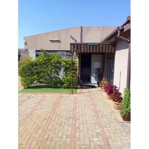 Φωτογραφία από το άλμπουμ του Overflow Guest House σε Γκαμπορόνε