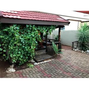 Φωτογραφία από το άλμπουμ του Overflow Guest House σε Γκαμπορόνε