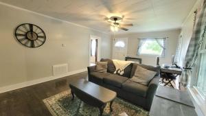 Gallery image of Charming 2 Bedroom 1 Bath Farm Style House in Mount Airy