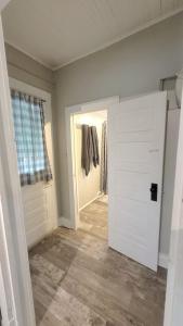 Gallery image of Charming 2 Bedroom 1 Bath Farm Style House in Mount Airy +9 photos