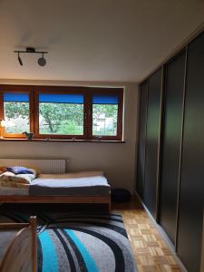 Posteľ alebo postele v izbe v ubytovaní Apartament pod Grojcem