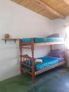 1 dormitorio con 1 litera en una habitación en JN ALQUILERES en Maimará