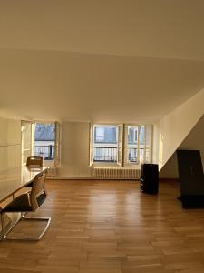 Zdjęcie z galerii obiektu Upscale 80m2 2 Bedroom Apartment Near Champs Elysees w Paryżu