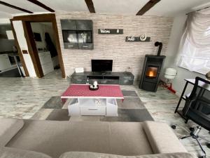 TV a/nebo společenská místnost v ubytování El Greco Ferienwohnung