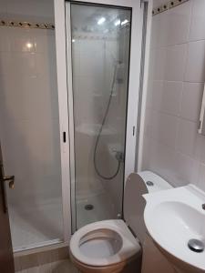 A bathroom at Apartment Estrela Heart