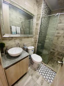 a bathroom with a sink and a toilet and a shower at Casa en condominio Bahia Solero - Torrosa in Ricaurte