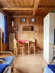 Posedenie v ubytovaní Z Giewontem w Tle Apart&Room