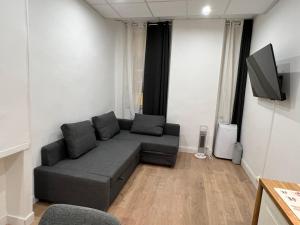 Część wypoczynkowa w obiekcie Studio Climatisé Centre Ville #9