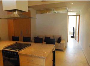 A kitchen or kitchenette at Apartamento Acapulco Diamante - Condominium Aura
