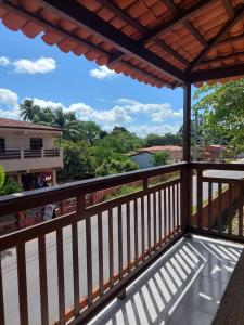 uma vista a partir da varanda de um resort em Pousada Albuquerque em Jiloca de Jericoacoara