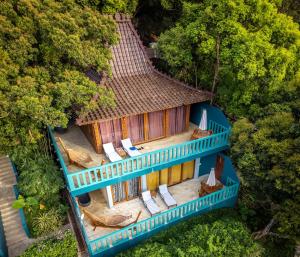 愛妮島的住宿－Karuna El Nido Villas，屋顶房屋的顶部景色