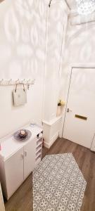 Bathroom sa Fantastic - Centrally located 1 bed APT with Wi-fi