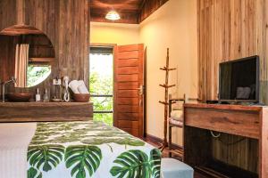 Μια τηλεόραση ή/και κέντρο ψυχαγωγίας στο Glamping Mangarito