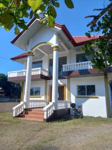 Seven Waves Beachfront Vacation Home, Bauang La Union