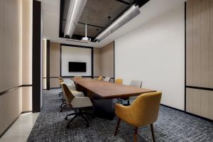 Zona business o sala conferenze di Four Points by Sheraton Shenzhen Bao'an