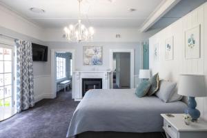 a bedroom with a king sized bed and a fireplace at River Hamptons in Berri
