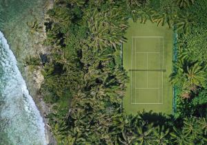 Tenis a/nebo squash v ubytování Niyama Private Islands Maldives - 25 percent off on Seaplane for minimum stay of 7 nights and more for stays until 20 October 2025 nebo okolí