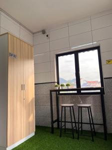 Fotografie z fotogalerie ubytování Room3#IG theme Bargainous#Shared Bathroom#2pax#2min Kek Lok Si v destinaci Ayer Itam