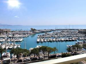 a marina filled with lots of boats in the water at Superbe 3 Pièces avec Terrasse, Clim et Vue Mer à Villeneuve-Loubet - FR-1-252A-92 in Villeneuve-Loubet