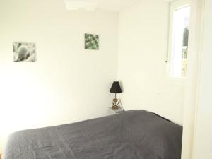 Posteľ alebo postele v izbe v ubytovaní Charmant T3 à Montauban-de-Luchon, 41m², véranda, jardin sud 58m², parking sécurisé - FR-1-313-219
