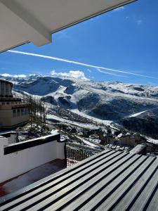 a view of a snow covered mountain from a roof at GINEBRA SKY in Sierra Nevada