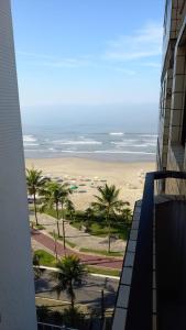 a view of the beach from a balcony of a building at Apartamento na avenida da praia in Praia Grande