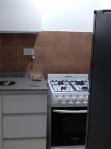 Kuchyň nebo kuchyňský kout v ubytování Costanera 3 dormitorios 2 cocheras estamos a 800 metros del centro