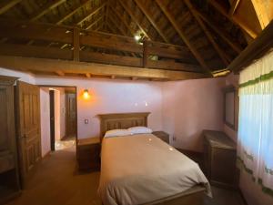 a bedroom with a large bed in a room at Ecoturismo Cabañas La Florida in Cardonal