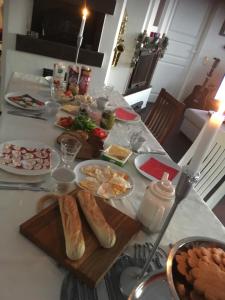 Makanan di atau berdekatan apartmen
