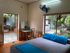 Postel nebo postele na pokoji v ubytování LITTLE TRANG AN HOMESTAY