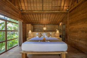 Postel nebo postele na pokoji v ubytování RUMAH KAYU RESORT + 37 fotografií