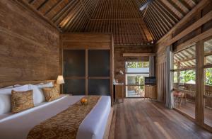 RUMAH KAYU RESORT客房内的一张或多张床位