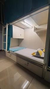 an empty bunk bed in a small room at Abuzz OxfordCaps, Genome Valley Hyderabad in Hyderabad