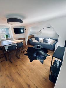 a living room with a couch and a table at Chalet Badberg in Bad Gastein