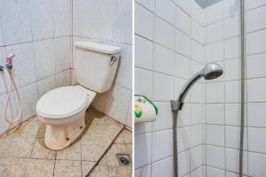 y baño con aseo y ducha. en OYO Life 92087 Griya Nurainy, en Pasuruan