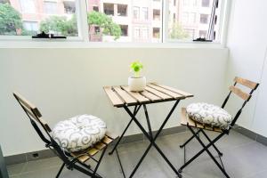 a table and two chairs in front of a window at CBD #UnitA Grennland6 1 bedroom apt Darling Harbour in Sydney