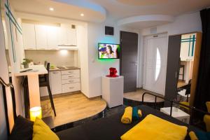 a living room with a couch and a kitchen at Apartmani Remete in Zagreb