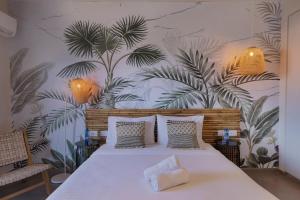 Postel nebo postele na pokoji v ubytování Almogim Suites Eilat Hotel