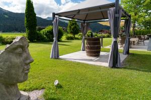 O vedere generală la munți sau o vedere la munte luată de la acest hotel
