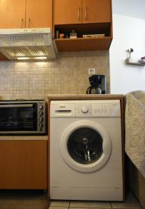 Kuchyň nebo kuchyňský kout v ubytování Poly's cozy home