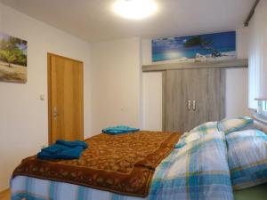 a bedroom with a bed with two blue towels on it at Ferienhaus auf dem Gries 17 in Schmalkalden