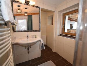 A bathroom at Haus Hubertus
