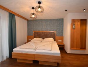 A bed or beds in a room at Haus Hubertus