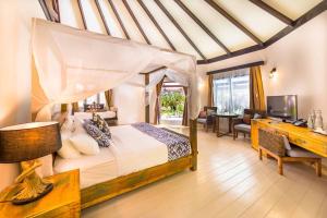 A bed or beds in a room at Kihaa Maldives