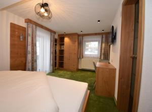 A bed or beds in a room at Haus Hubertus