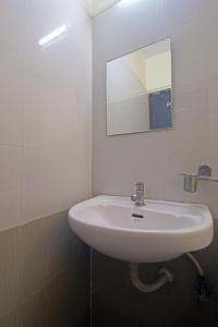 Ένα μπάνιο στο Hotel NS Royal Emirates With 3Hr Early check in