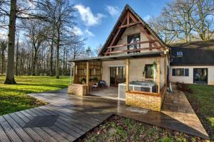 een klein huis met een gambrel dak bij Crazy Villa Ecottay 61 - Heated pool & sauna - 2h from Paris - 30p in La Loupe