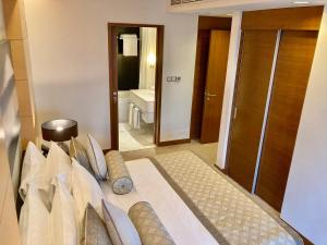 迪拜SuperHost EMAAR Residences Fashion Avenue - Address Dubai Mall的相册照片