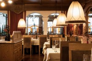 Hotel Medrazerhof餐厅或其他用餐的地方