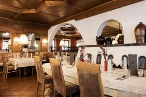 Hotel Medrazerhof餐厅或其他用餐的地方